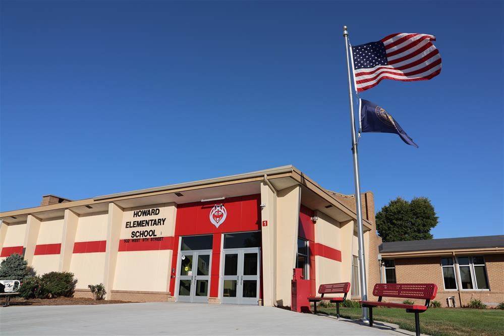 Outdoor photo of Howard Elementary School